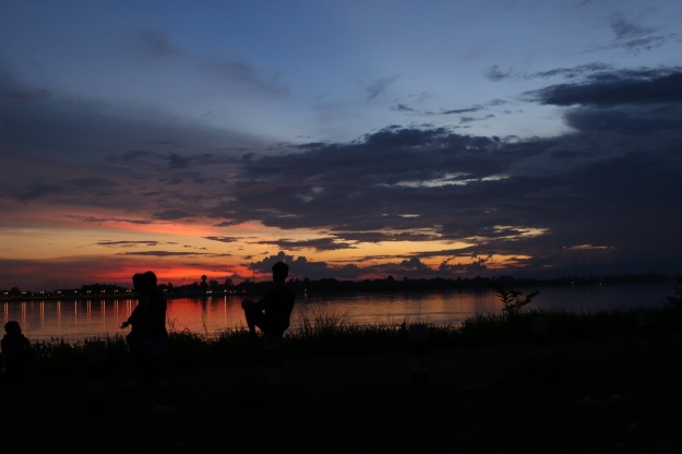 Lao people are living with Mekong River.jpg